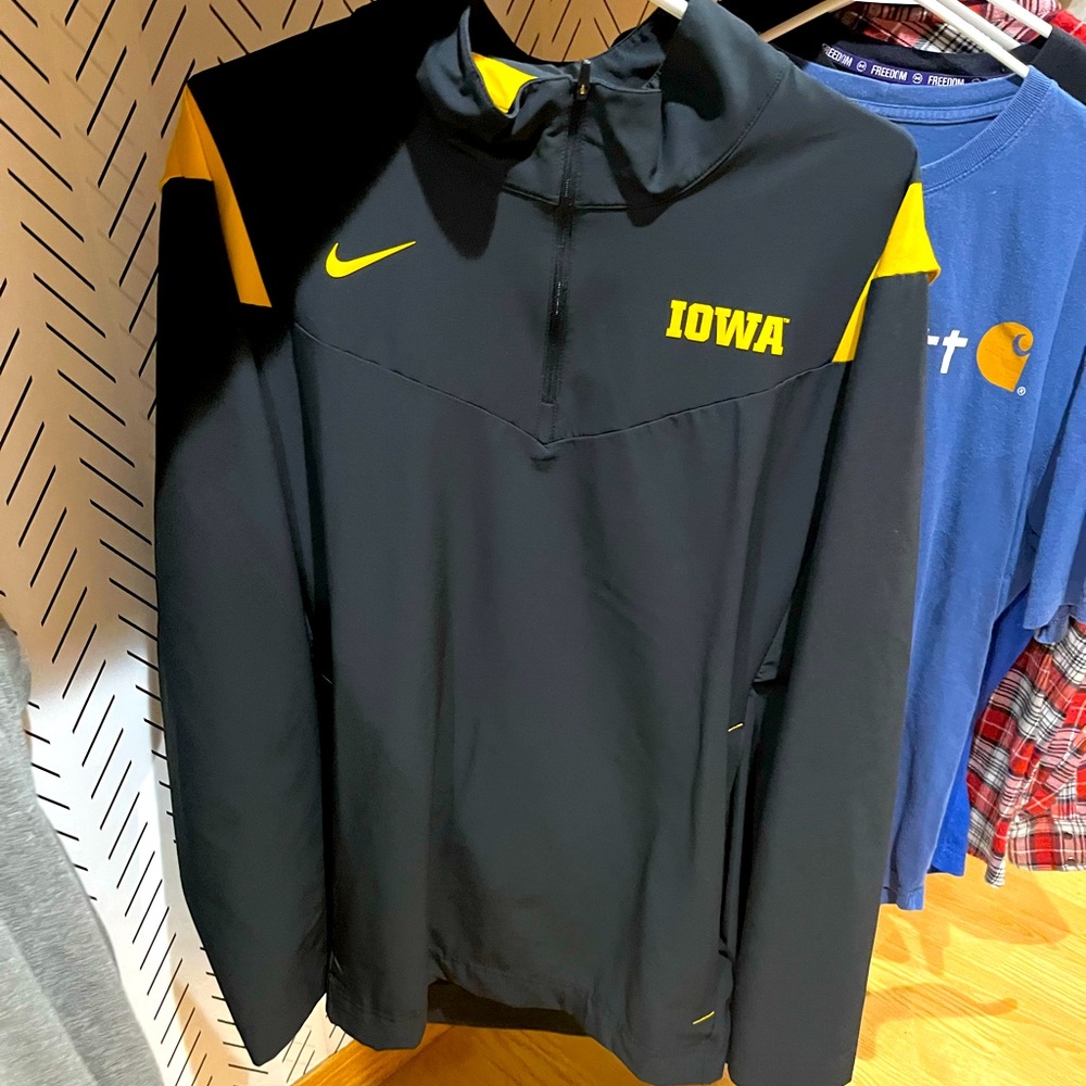 Men’s extra large Nike pull over/windbreaker light jacket